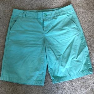 GAP Bermuda - Boyfriend Roll up Shorts - Mint